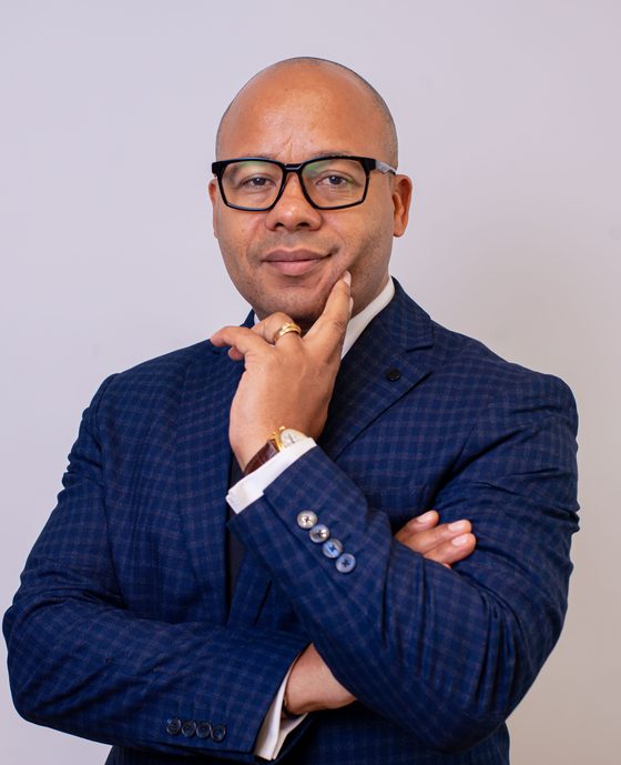 Portrait de Jeannot OKIT’OTETE ON’AHATA